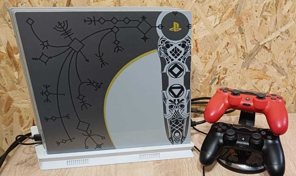 Playstation 4 Pro 1 TB  Limited God of War edition