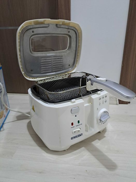 Friteuza ulei 2,5 litri Star Light, foarte putin folosita