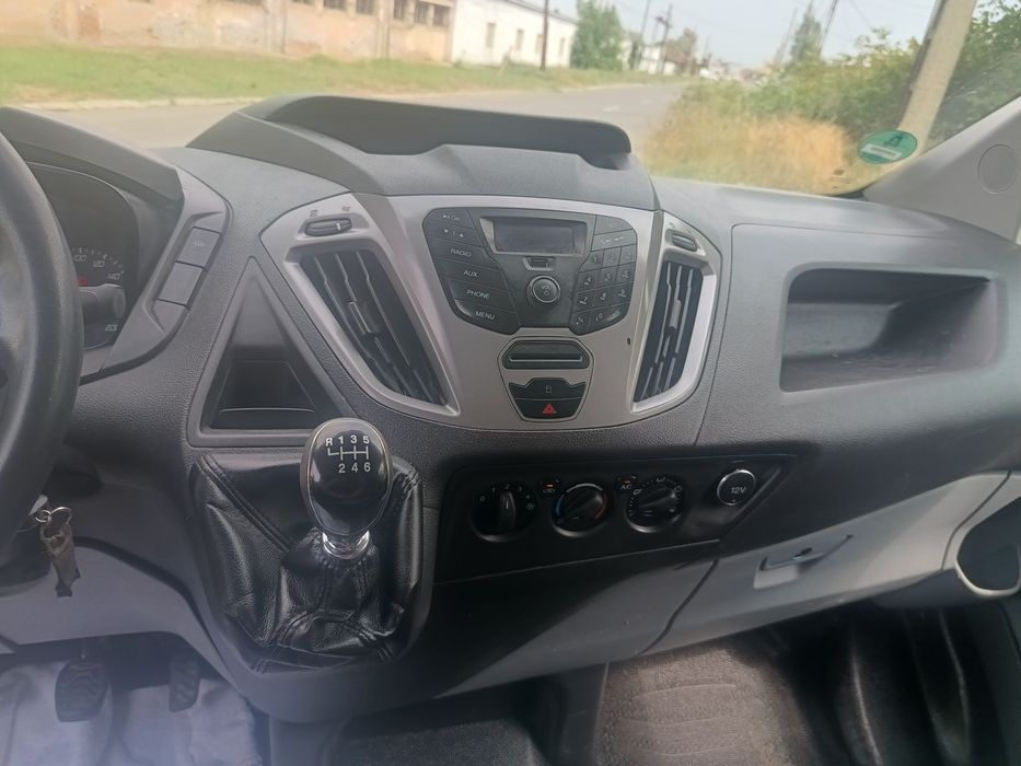 Vând Ford tranzit custom