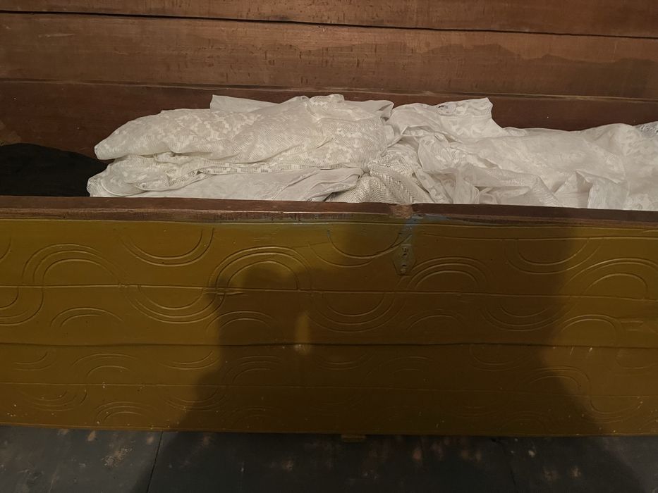 Lada veche zestre lemn masiv