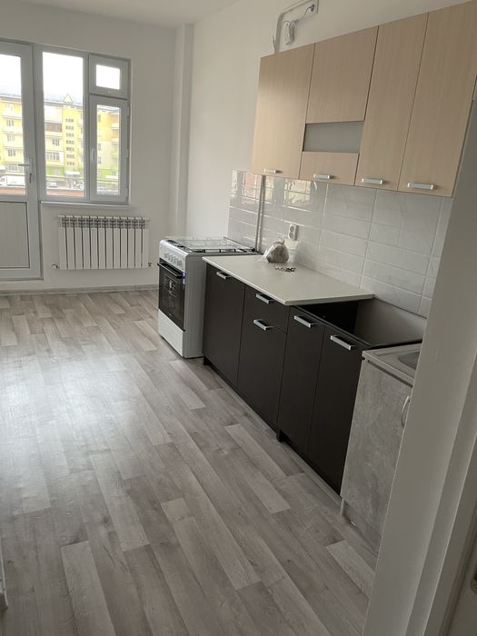 Кухонный гарнитур почти новая 50 тыс