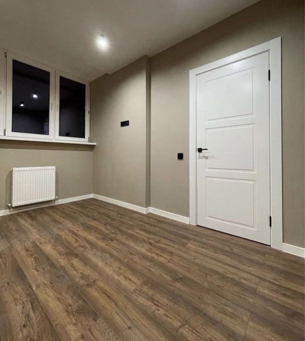 Укаладка ламинат Установка плинтуса