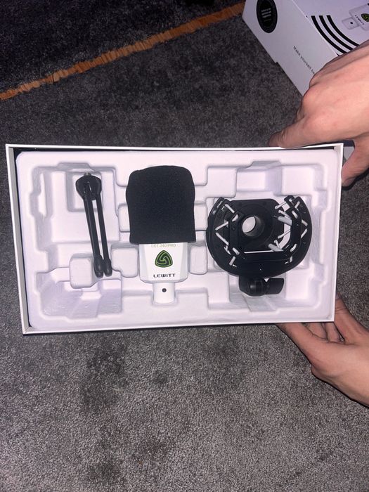 Microfon studio lewitt 240 pro