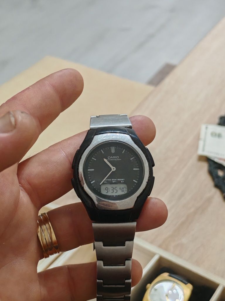Продавам оригинален часовник Casio Illuminator модел AW-E10. Използван