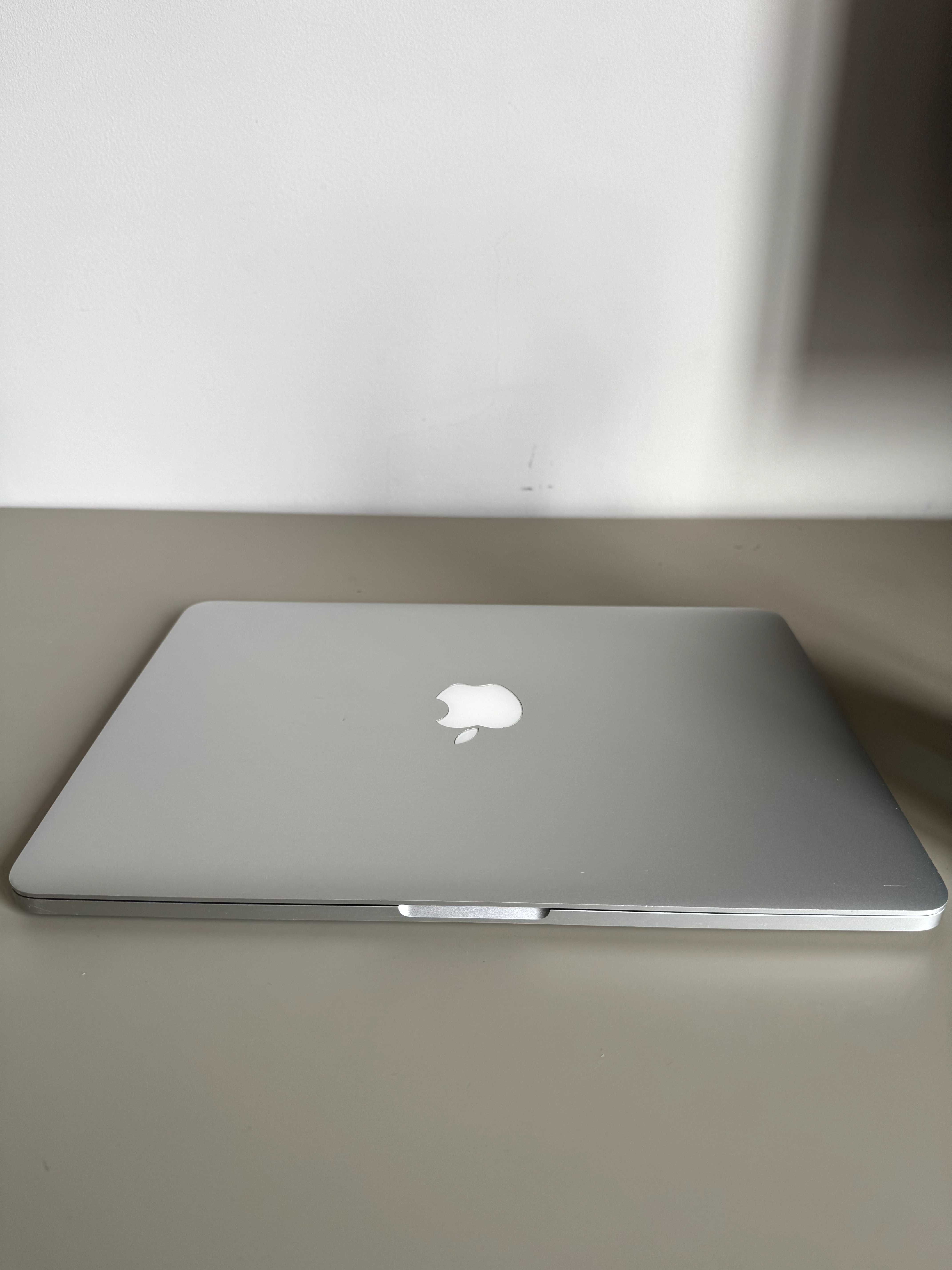 Комплект 3 лаптопа - 2x Macbook Pro + HP Omen 17