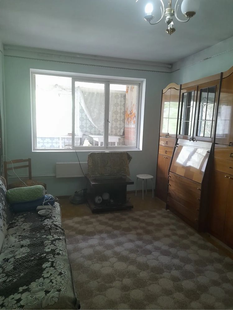 Продается 3-х комн. квартира, в центре Гулистана.