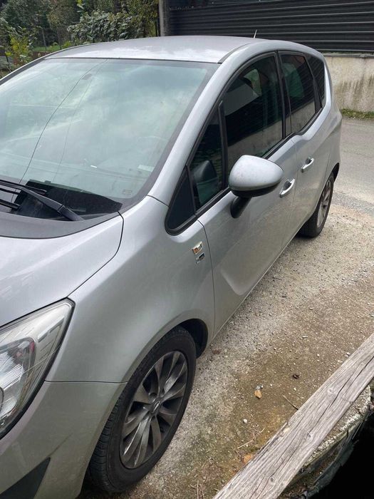 Vând Opel Meriva