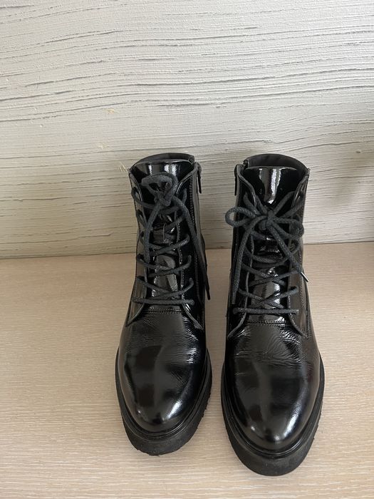 Боти от естествена кожа - лак и велур