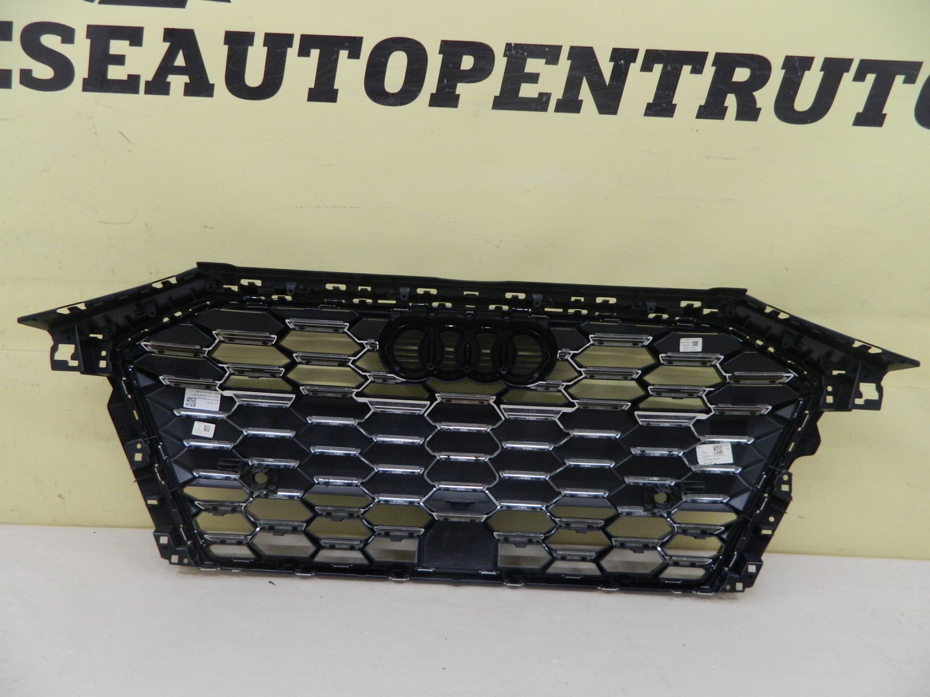 Grila radiator Audi A3 8Y  S-Line,2020, 2021, 2022, 2023, 2024, cod origine 8Y0853651C.