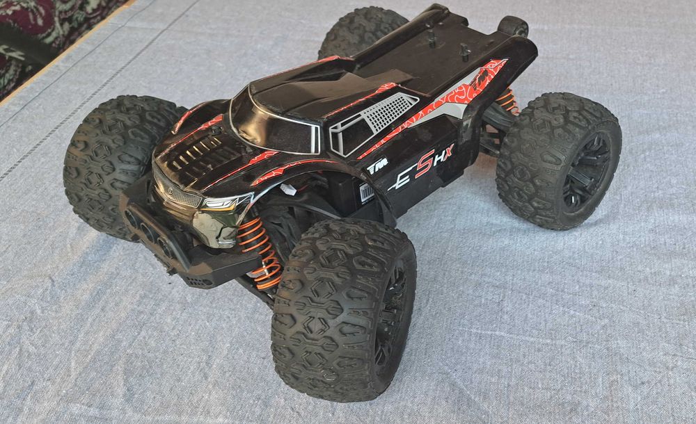 Mașinuță cu telecomanda TM RTR 1:10 70 km/h +4 baterii +mașinuță piese