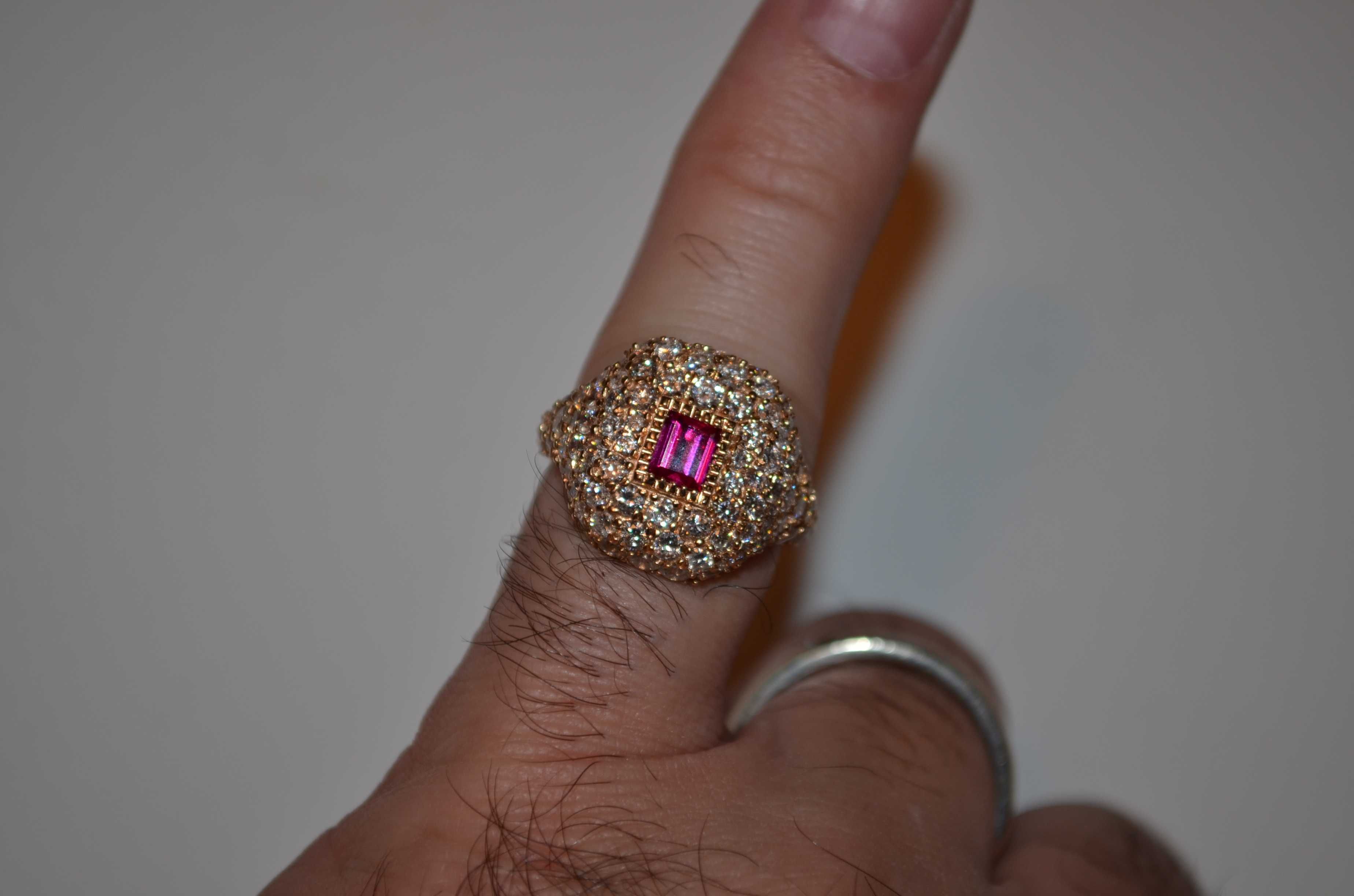 INEL AUR ROZE 18K + Rubin =0.60ct + Diamante =3.15ct -De firma -14100e