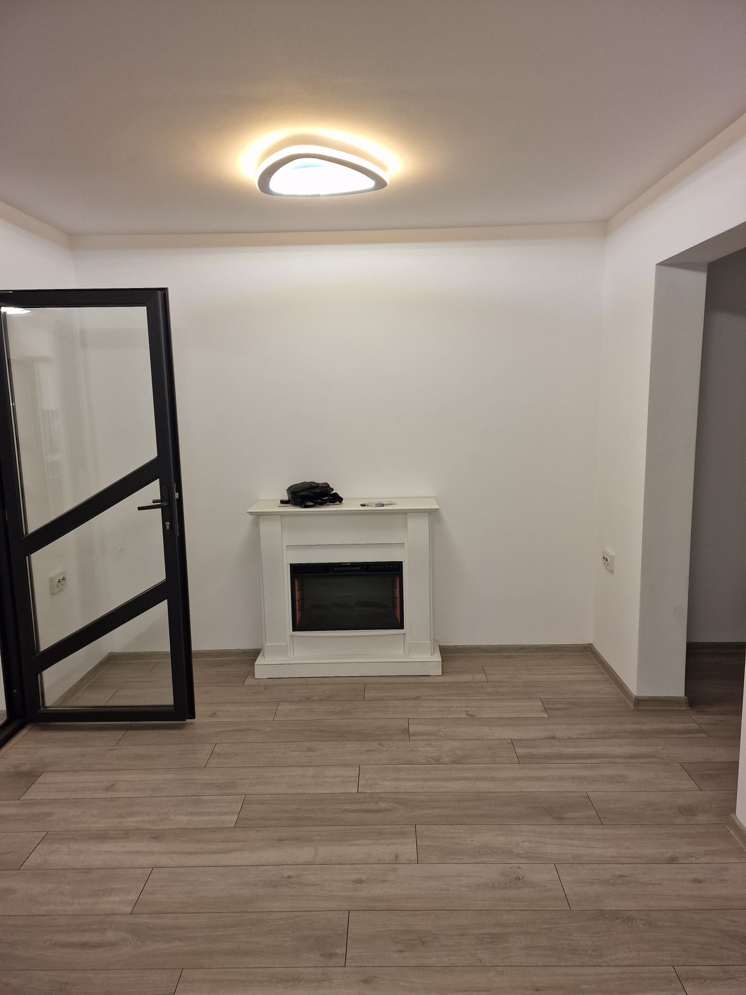 Apartament 3 camere de vânzare