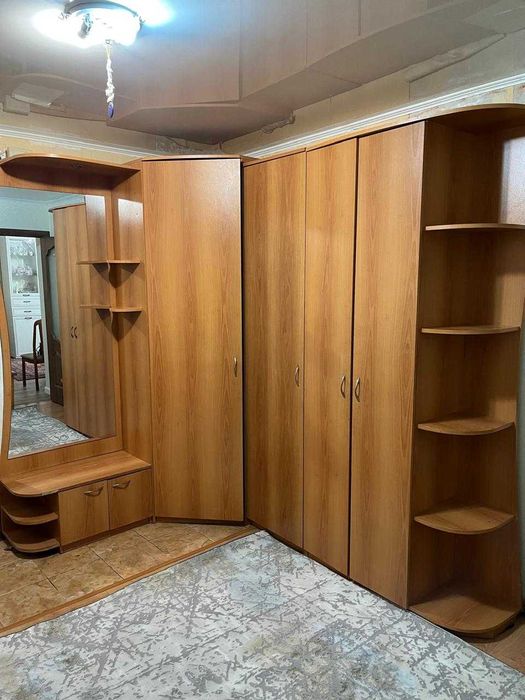 Угловой шкаф Б/У, высота 220 см