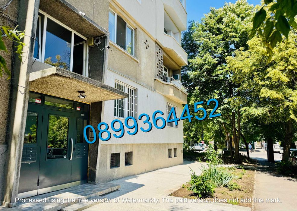 Продава тристаен тухлен, кв. Изток, напълно отремонтиран от СОБСТВЕНИК