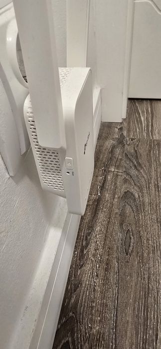 Vând Range Extender Wi Fi TP-LINK RE 315 AC1200, cu buton WPS