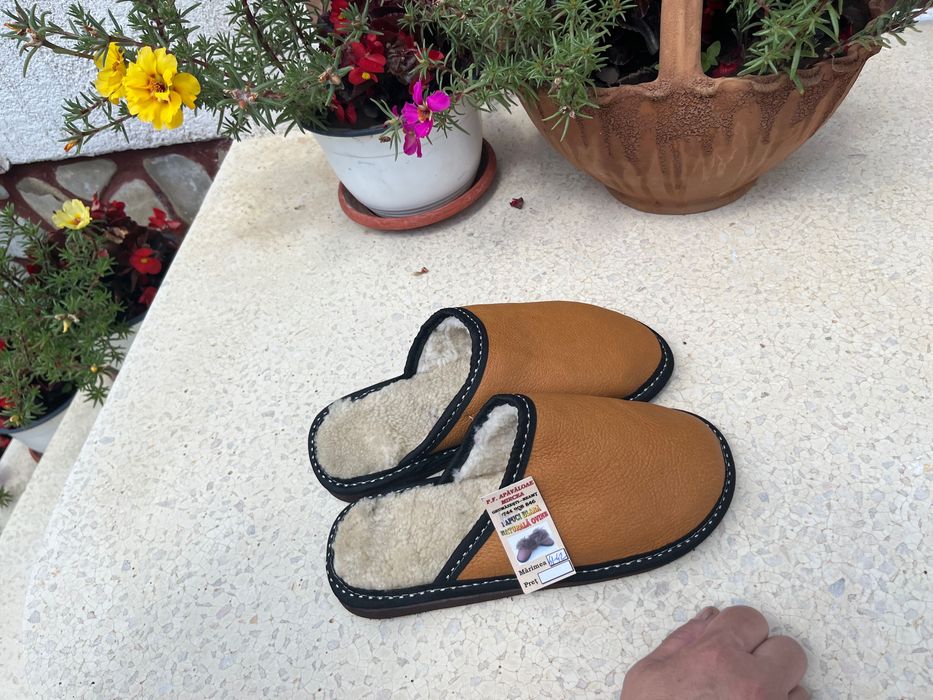 2 perechi de Papuci bărbătești de casă din blană naturală