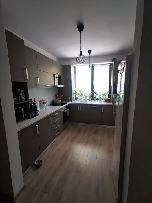 Casa Parter+Etaj+2 locuri de parcare+toate utilitatile situata central