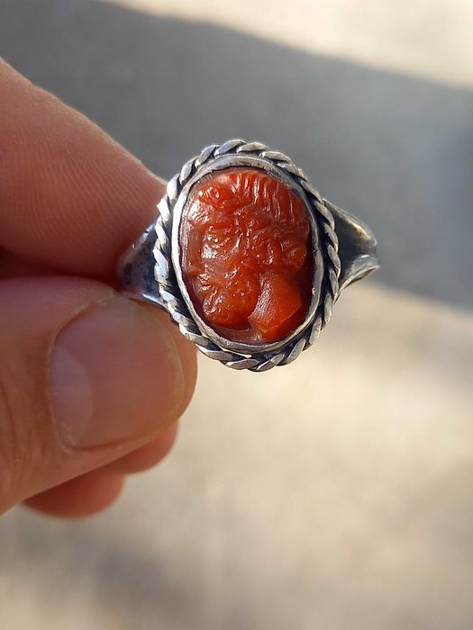 Продавам сребърен пръстен с камея камък карнеол гръцка глава