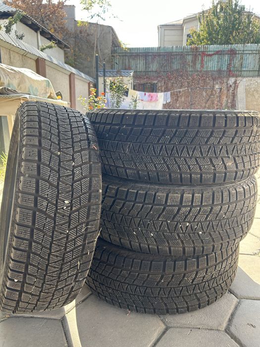 Шины Kapsen зимние в отличном состоянии 235/55/18