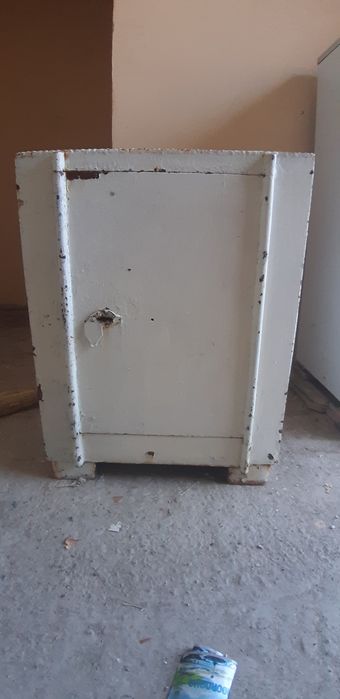 Seyf sotiladi rqzmeri 40×60×80