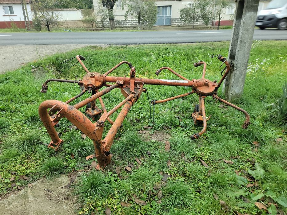 Greblă Rotativă de fân