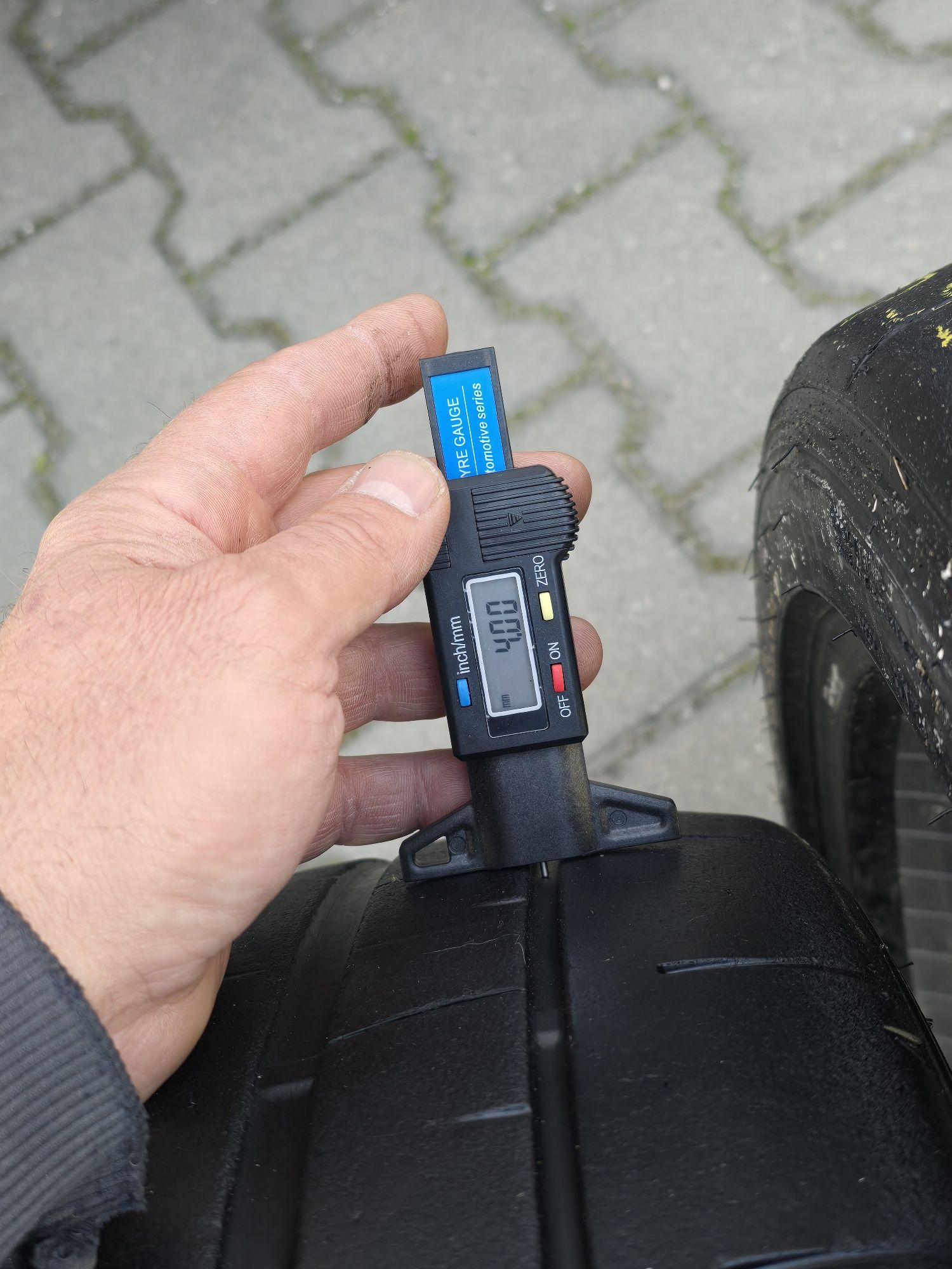 255 40 20 Dunlop сликове