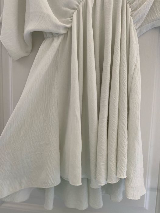 Rochita alba cu maneca scurta ! Perfecta  pentru vara !