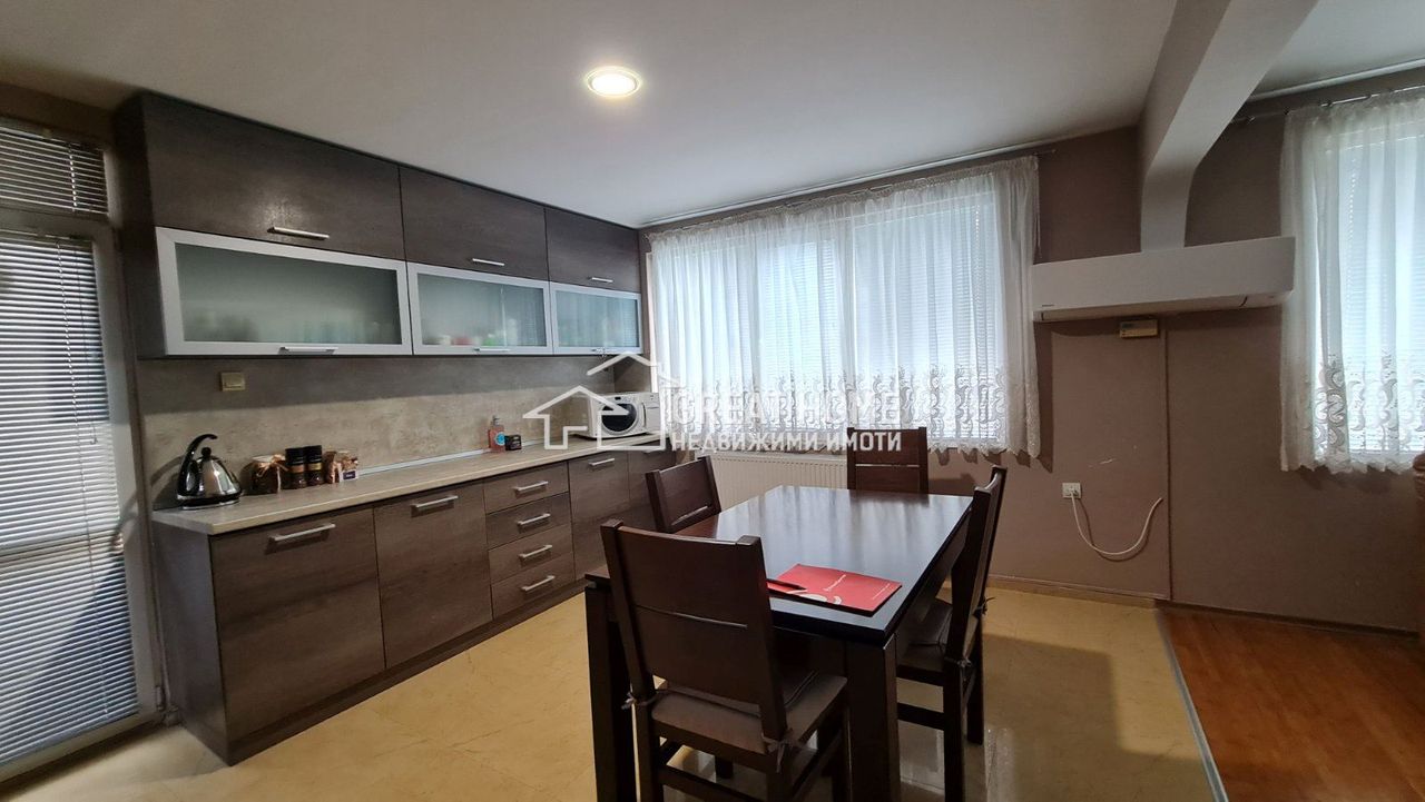 Продава се Тристаен апартамент в Търговище, Център - 115 кв.м за 1220 €/кв.м - Снимка #1