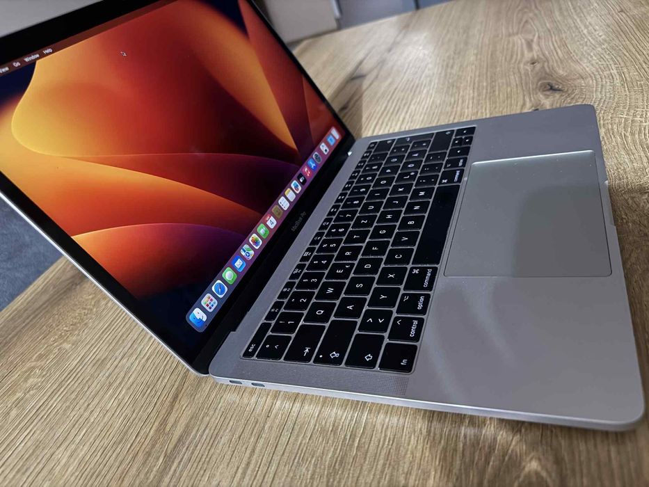 MacBook Pro A1708 13` 2017/SSD 256GB/ i5 2.3-3.6 GHz //8 RAM  2133 MHz