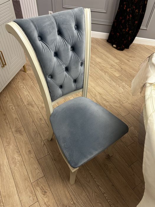 Стол со стульями