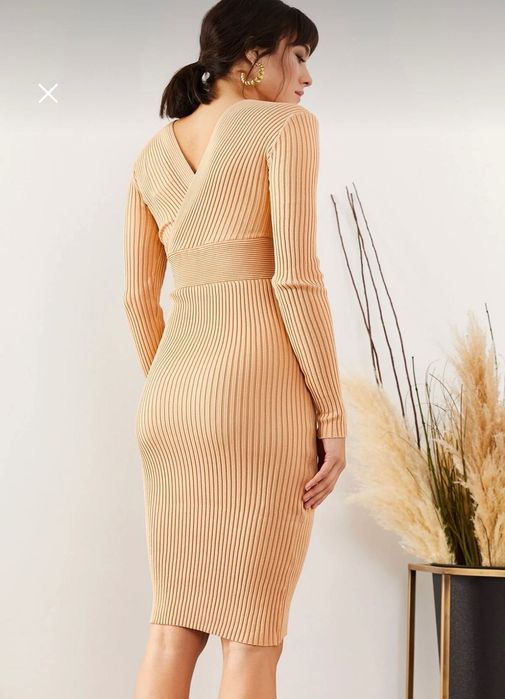 Рокля плетиво в бежов цвят