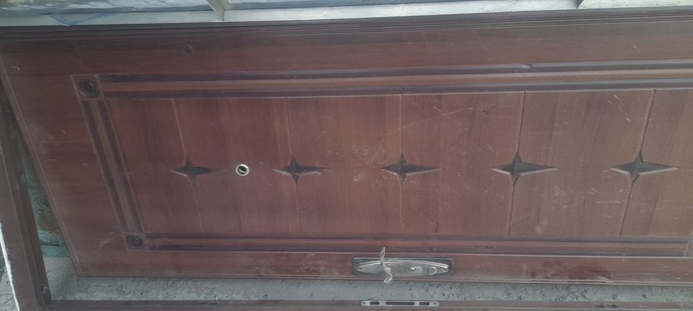 Продается железный дверь хорошем состоянии