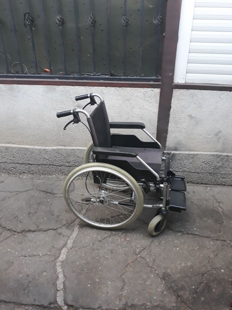 Carucior handicap scaun cu rotile