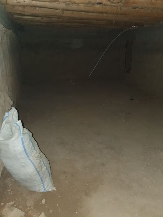 Учаска,коробка сотилади.