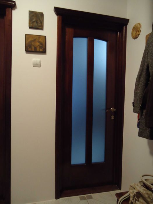 Usi lemn masiv comamda