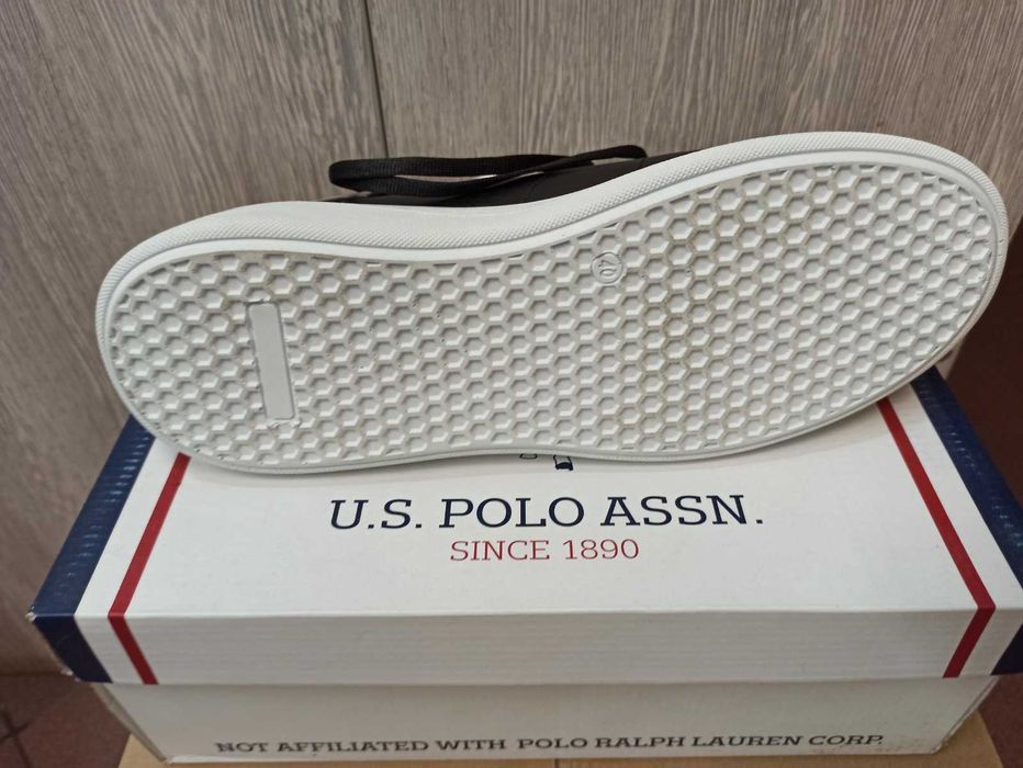 Дамски спортни обувки марка Polo, номер 40