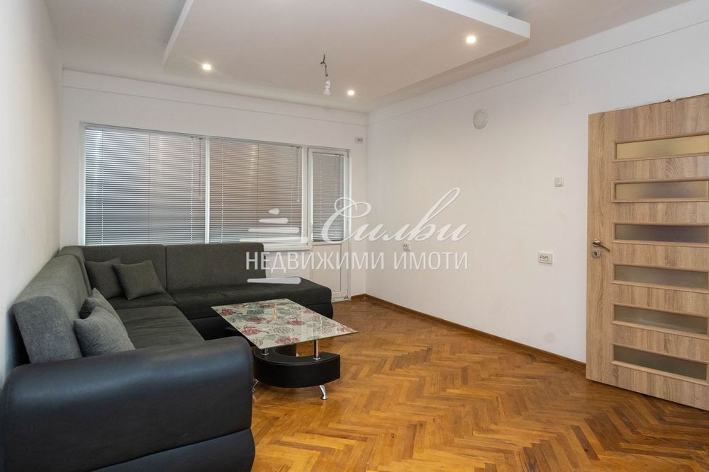 Тристаен ТУХЛЕН апартамент след ОСНОВЕН ремонт – ИДЕАЛЕН Център!!!