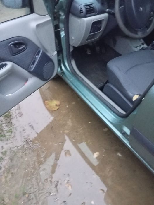 Vand renault clio benzina.