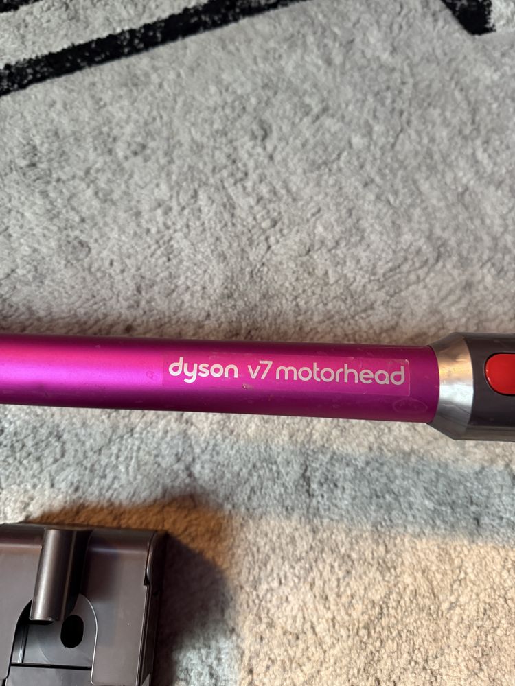 Aspirator dyson v7 motorhead impecabil