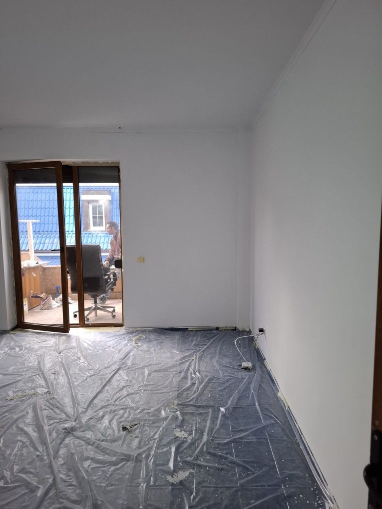 Execut glet, lavabil, reparații.