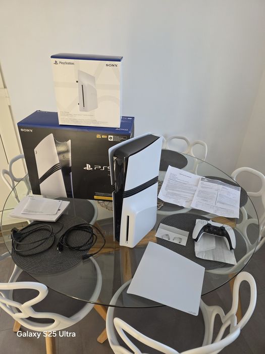 Vând ps5 pro 2 tb in stare perfecta