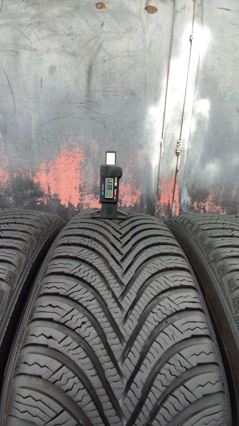 4бр. зимни гуми 205/60/16 Michelin Alpine 5
dot21
8mm
Добро състояние
