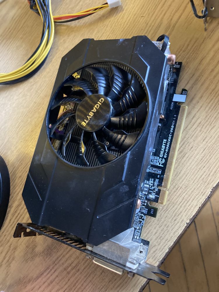 Видеокарта Gigabyte GTX 960 2gb & Radeon HD7950 3gb