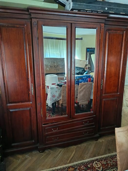 Dormitor din pat, 2 noptiere, comodă,sifonier