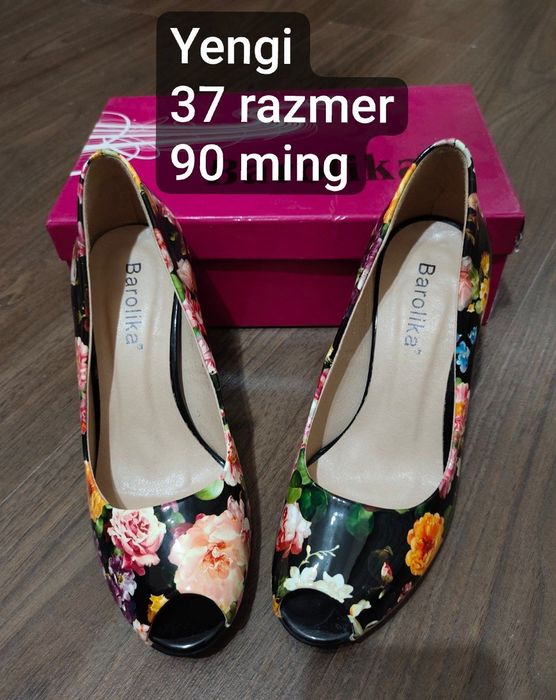 Oyoq kiyimlar sotiladi