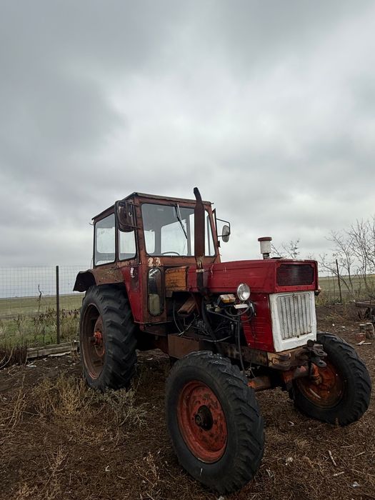 Vand/ schimb tractor u650 cu tot cu disc, plug, remorcuta