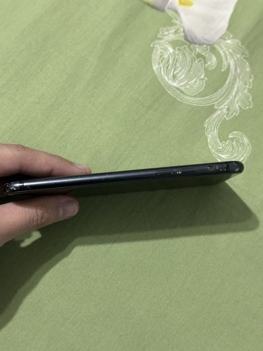 Срочно продаю айфон 7