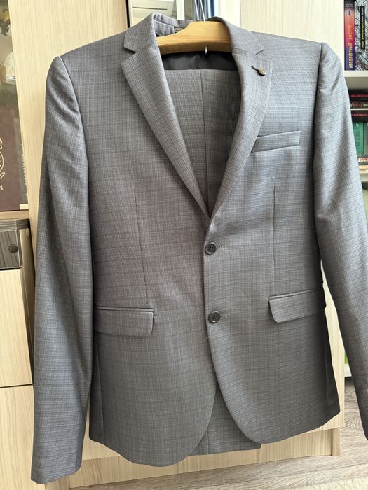 Продам мужской костюм, серого цвета