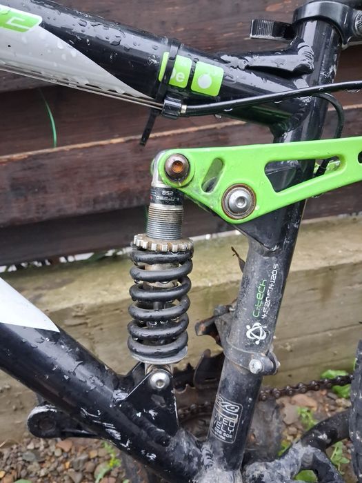 Bicicleta full suspension correra