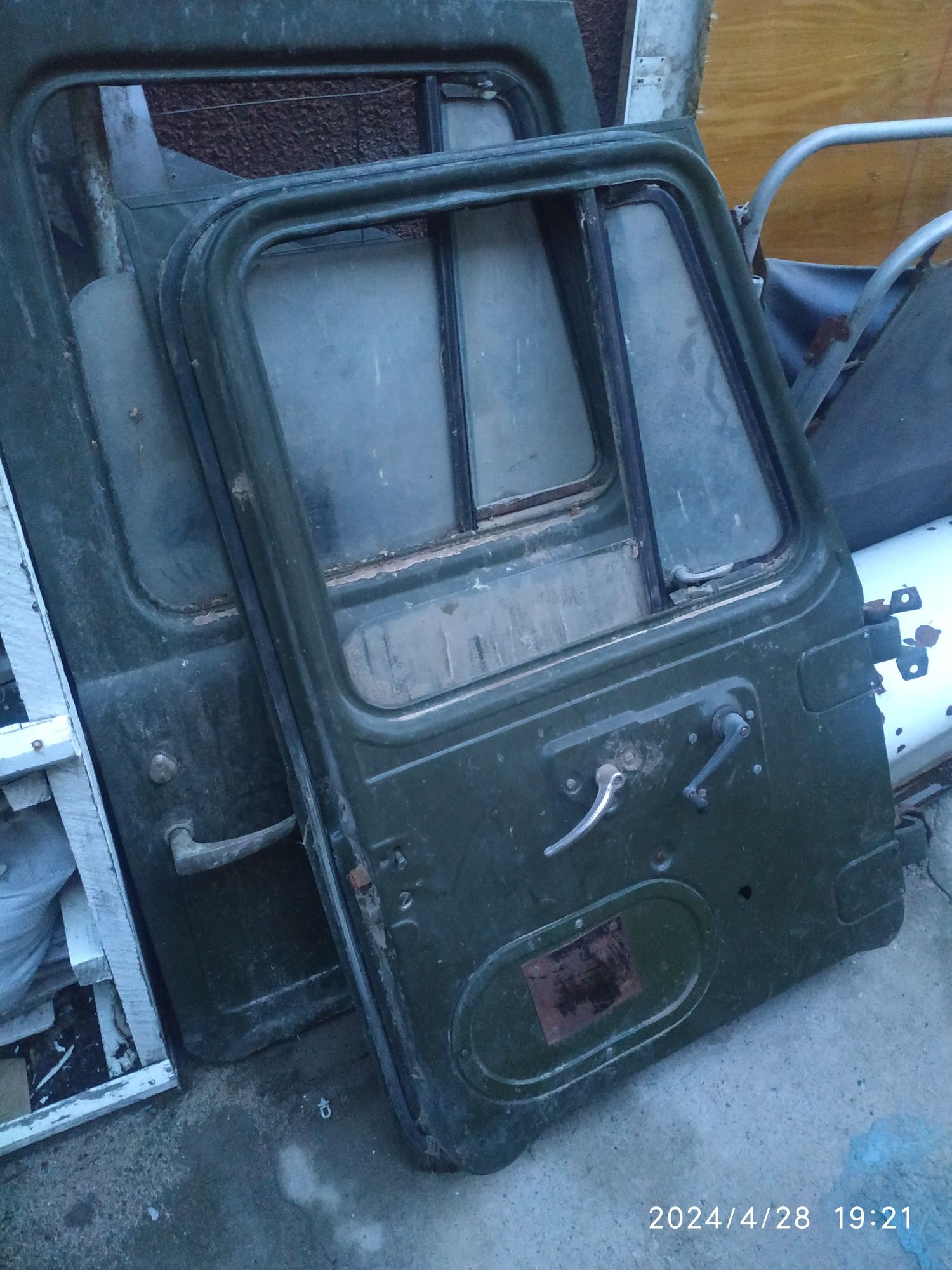 Двери автомашины ГАЗ 66